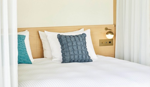 Corner Suite (1 Queen bed with 2 sofa beds)