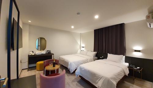Premium Twin Room