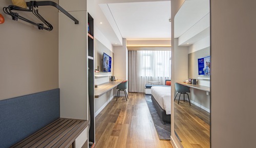 Standard Room, 1 Queen Bed