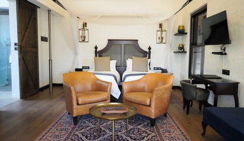 Luxury Suite