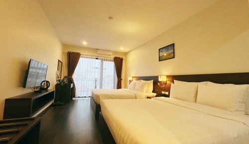 Family Room, 2 Queen Beds, Balcony, City View