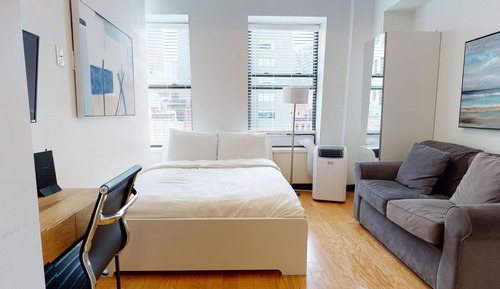 Comfort Studio (6th Floor - Elevator stops on 5th then stairs up)
