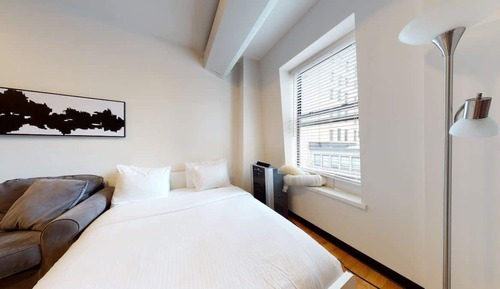 Deluxe Studio (6th Floor - Elevator stops on 5th then stairs up)