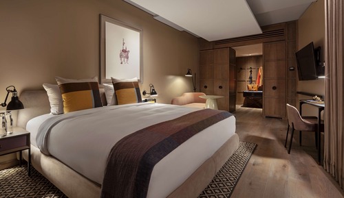 Corner Suite