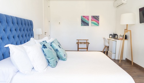 Double Room (Nit de la roa)