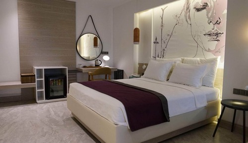 Deluxe Studio Suite, Garden View