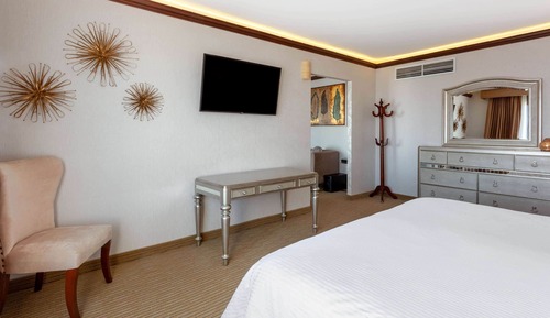 Junior Suite, 1 King Bed, Non Smoking