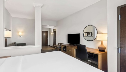 Suite, 1 King Bed, Accessible, Non Smoking