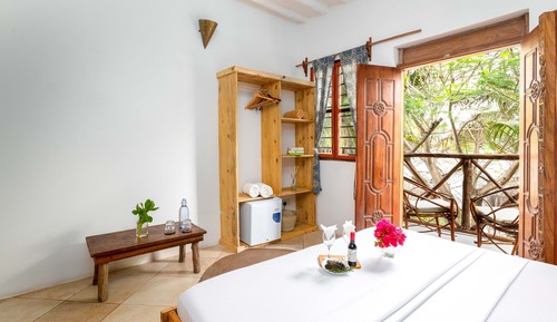 Standard Double Room, Partial Ocean View