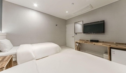 Standard Twin Room (No Breakfast served on Monday/ Saturday/Sunday)