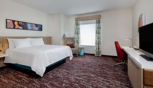 Room, 1 King Bed, Accessible, Bathtub (Hearing)