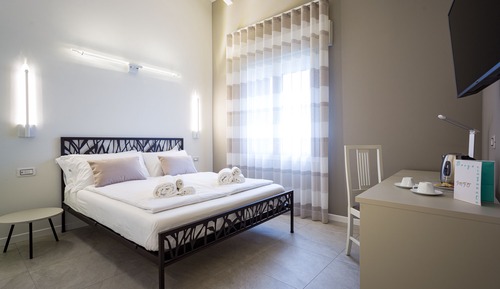 Double Room (Giarella)