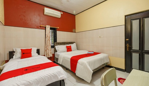 Twin Room (RedDoorz)