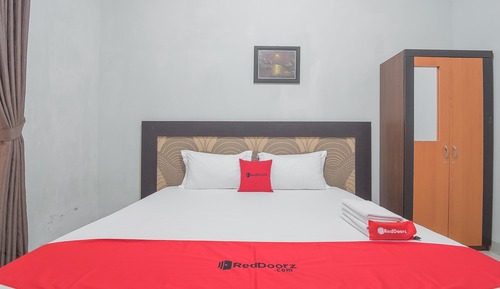 Economy Room (RedDoorz)