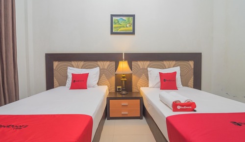 Twin Room (RedDoorz)
