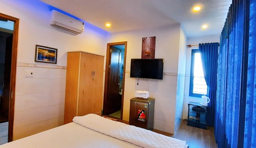 Superior Double Room, 1 King Bed, River View, Garden Area