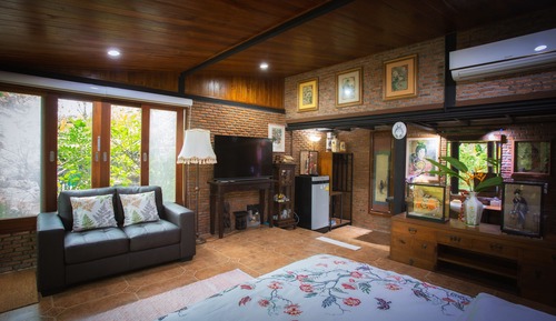 Japanese Villa With Garden View