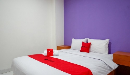 Double Room (RedDoorz)