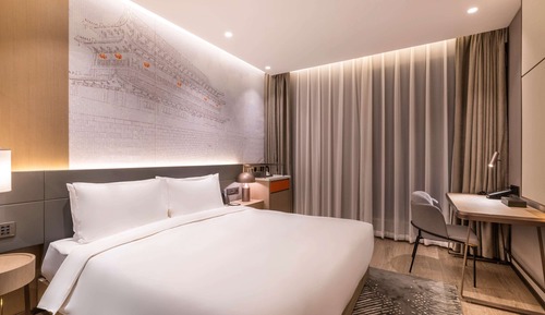 Standard Room, 1 King Bed