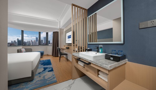 Standard Room, 1 King Bed, City View (High Floor)