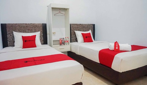 Twin Room (Reddoorz)