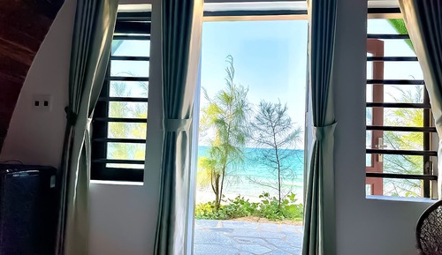 Beachfront Bungalow (3 guests)
