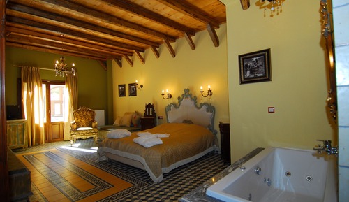 Junior Suite (With Fireplace and Hot Tub)