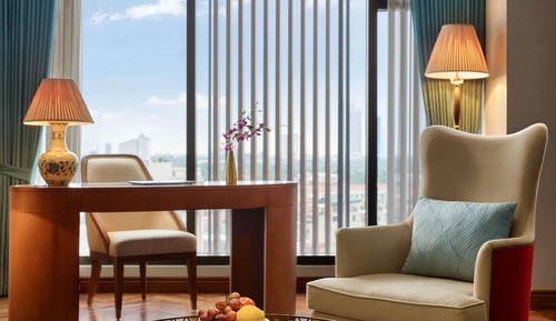 Deluxe Suite, 1 King Bed, Club Lounge Access