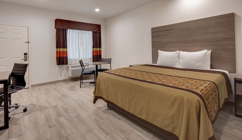 Suite, 1 King Bed, Accessible, Kitchenette