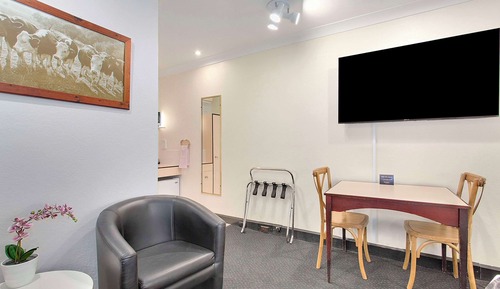 Room, 1 King Bed, Non Smoking (Upgrade)