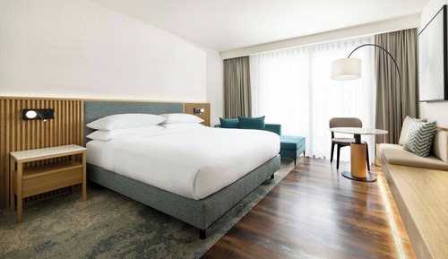 Family Room, 1 King Bed, Non Smoking