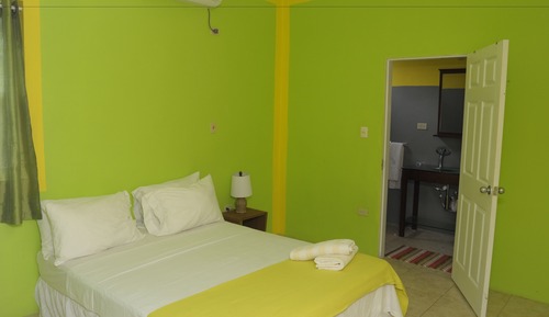 Room, 1 Queen Bed, Kitchen