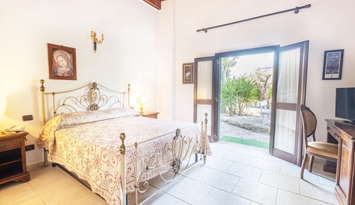 Comfort Room, 2 Bedrooms