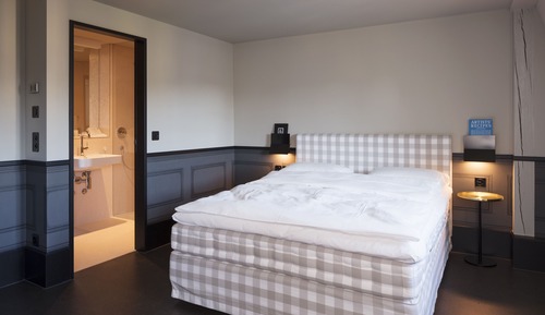 Medium Double Room