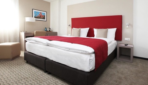 Standard Room, 1 King Bed