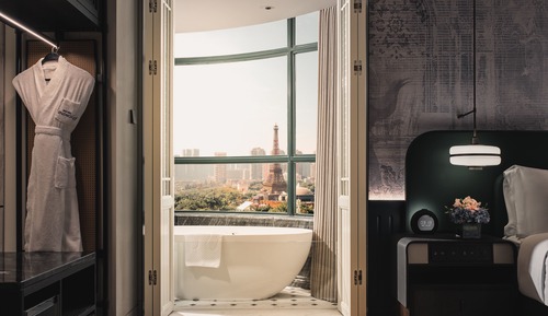 Suite, 1 King Bed (Powder Room)