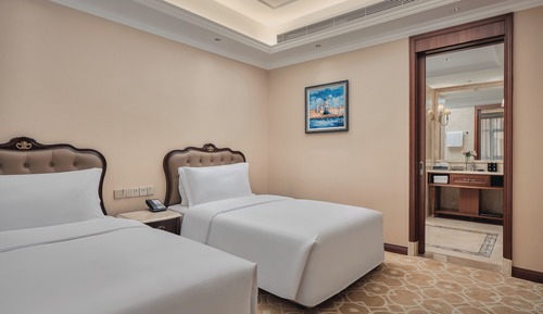 Double or Twin Room, 2 Twin Beds (Window of the World View)