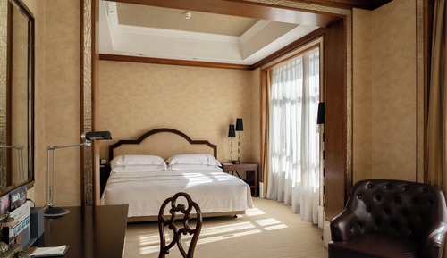 Studio Suite, 2 Bedrooms (Dining Area)