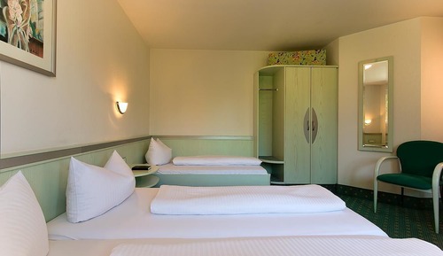 Standard Triple Room, Private Bathroom