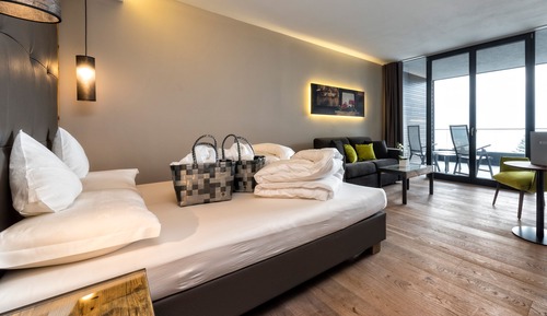 Comfort Suite, 1 King Bed, Balcony, Garden Area