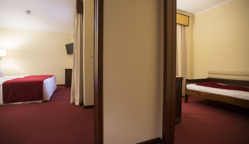 Family Room (2 Adults & 1 Child)
