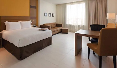 Queen studio suite