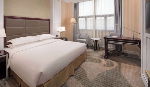NON-SMOKING 1 KING BED ACCESSIBLE ROOM