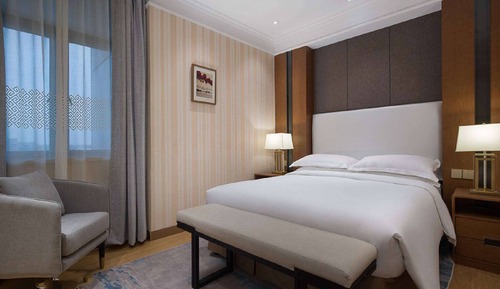 Deluxe Suite, 1 King Bed, Non Smoking