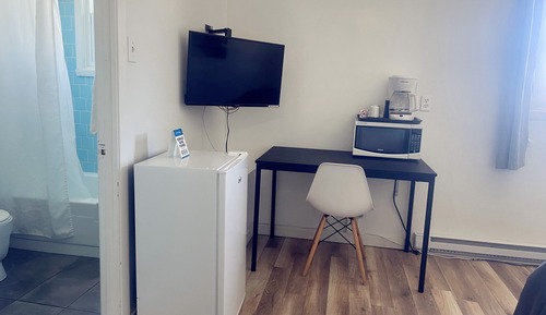 Economy Room