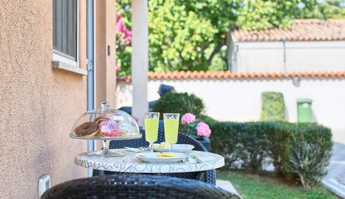 Studio, Patio