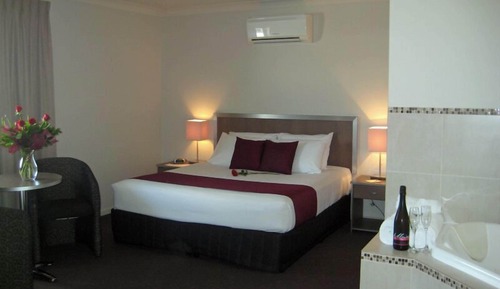 Executive Room, 1 King Bed, Jetted Tub
