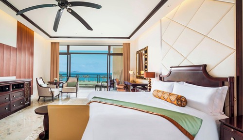Premium Room, 1 King Bed, Ocean View, Oceanfront