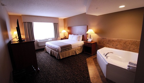 Standard Suite, 1 King Bed, Non Smoking, Hot Tub
