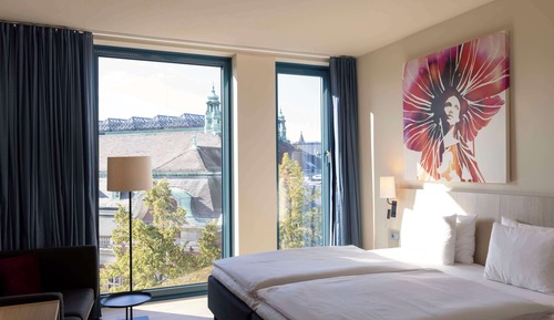Standard Room (King)